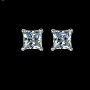 New 18 k White Gold stud earrings